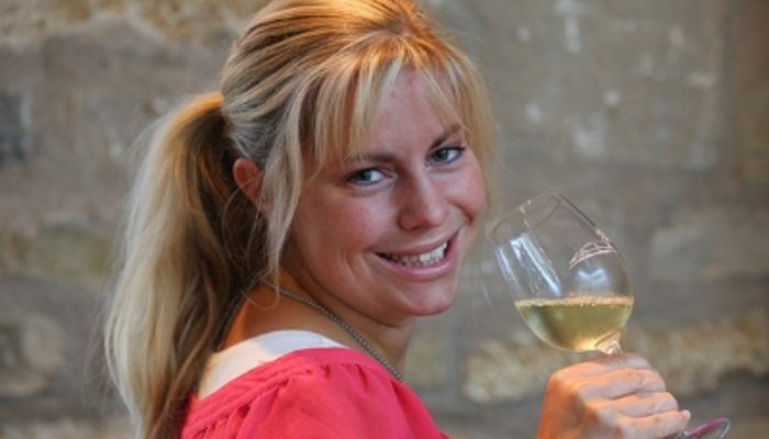 Stefanie Rossmark mit Kräuter küsst Wein Führungen